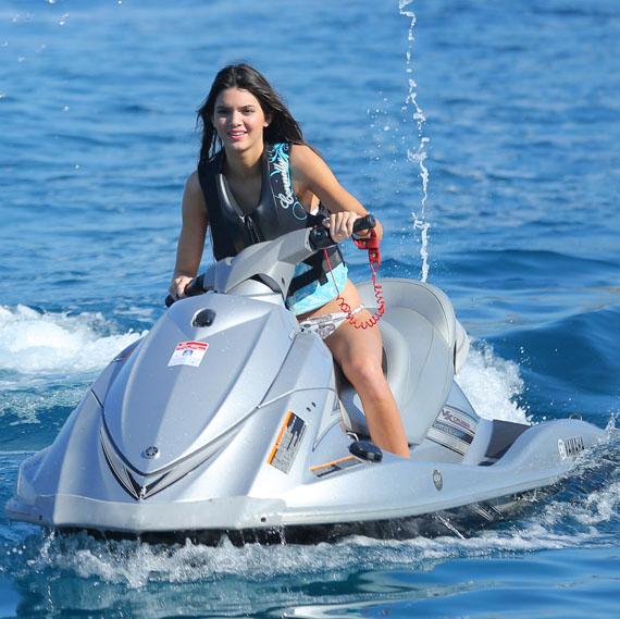 //kendall_jenner_net_worth_earnings_stack_