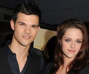 2011__09__Taylor Lautner Kristen Stewart Sept20newsbt 300×291.jpg