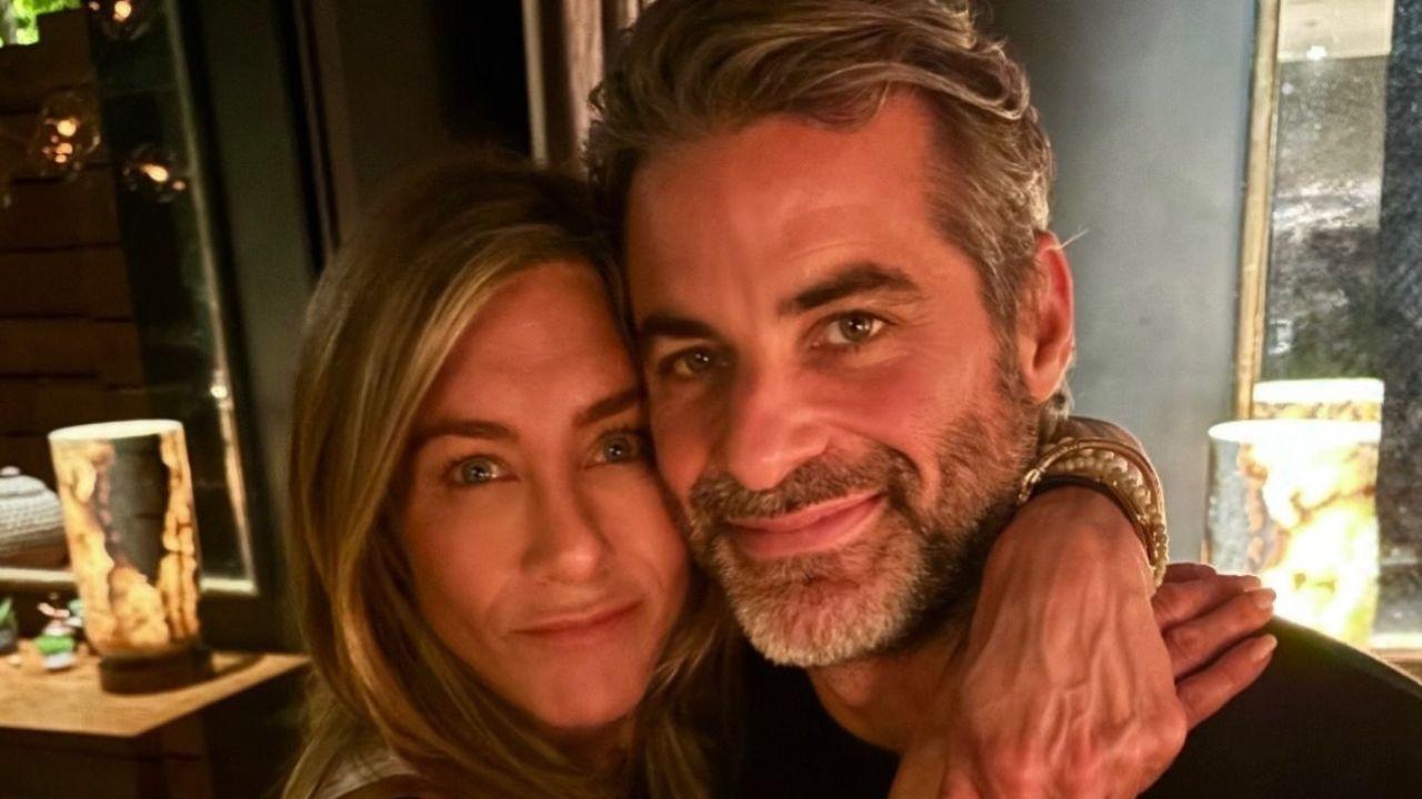 jennifer aniston boyfriend jim curtis reveals romance started friendship