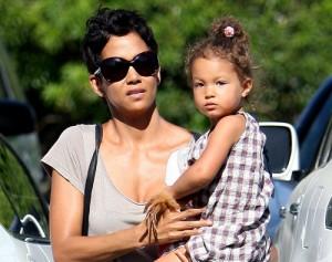 2010__07__Halle_Berry_July2_00main 300×237.jpg