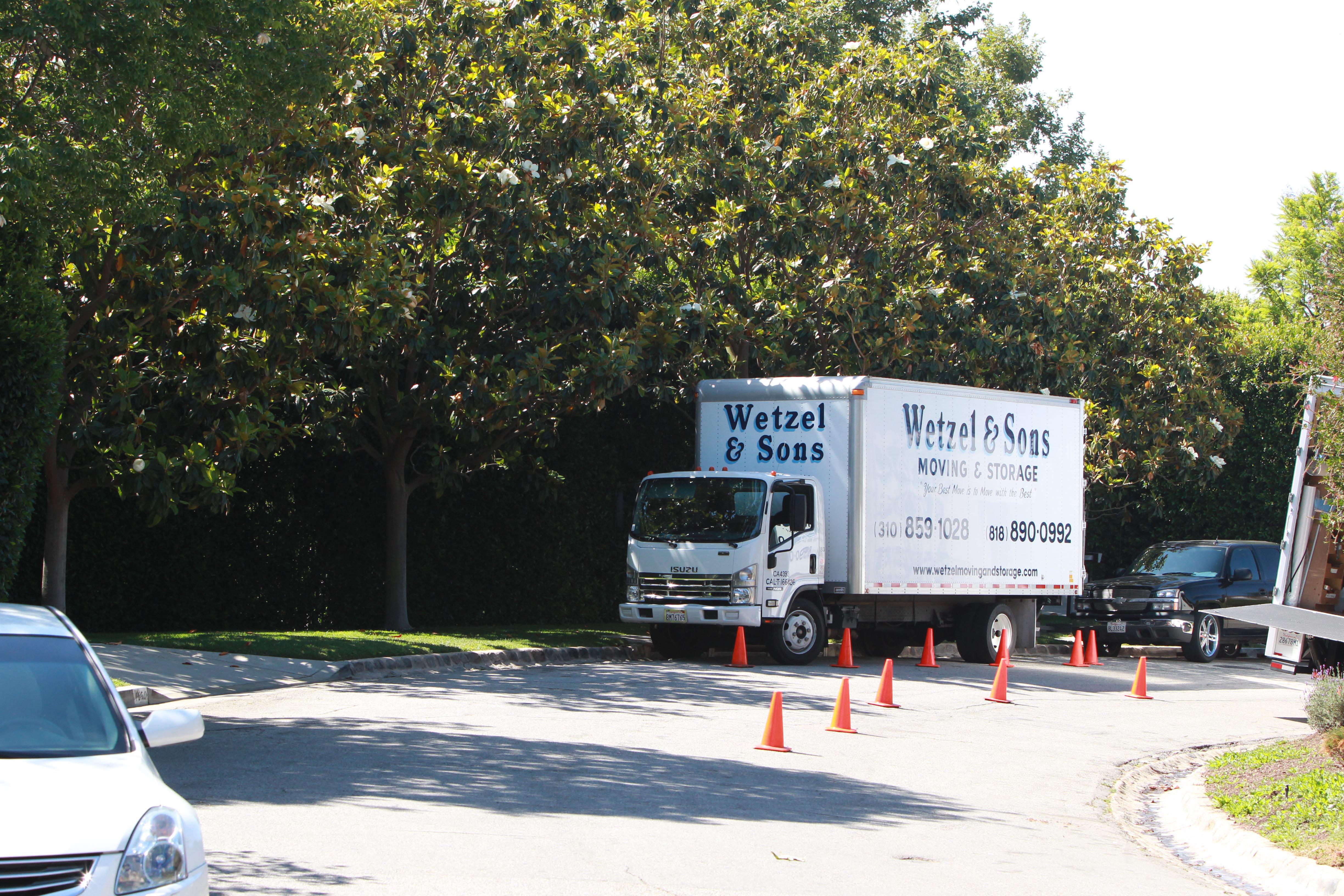 *EXCLUSIVE* Moving Trucks arrive at Ben Affleck and Jennifer Garner&#8217;s House amidst divorce rumors