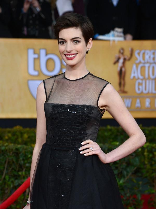 Ok_1 27 13_anne hathaway sag_main.jpg