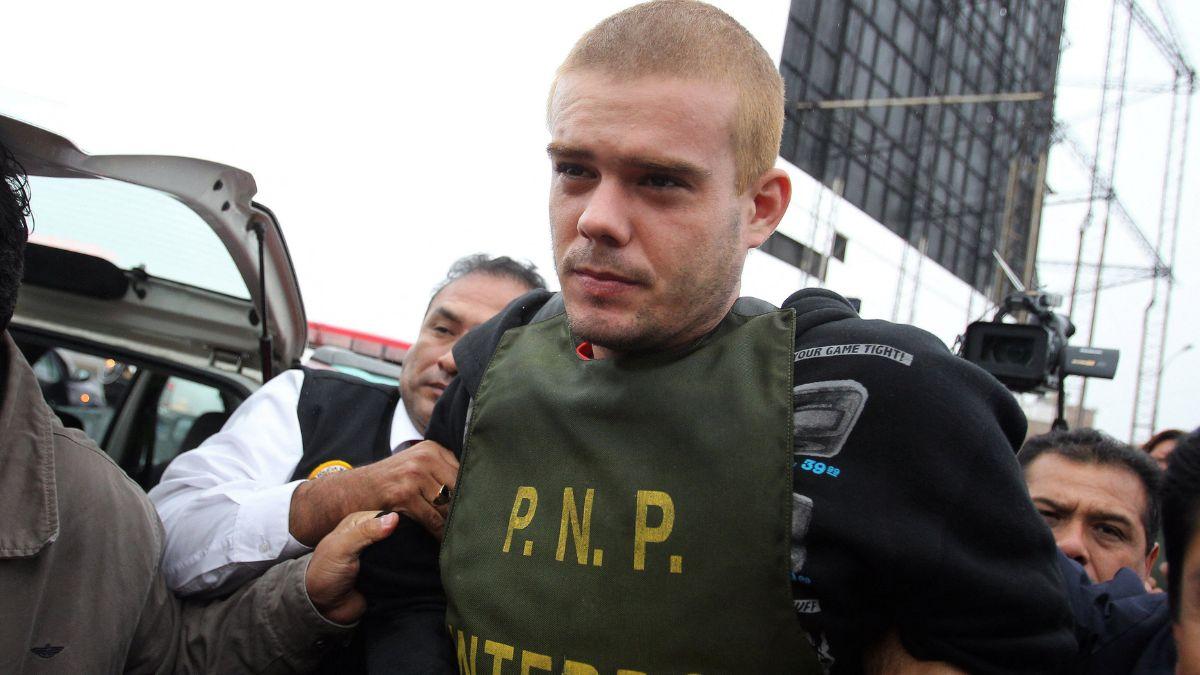image of Joran van der Sloot was seen leaving a bar with Natalee Holloway.
