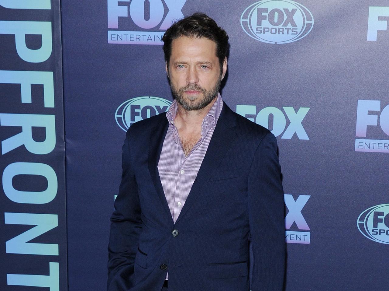 Jason Priestley Brad Pitt Always Went The Longest Without Showering