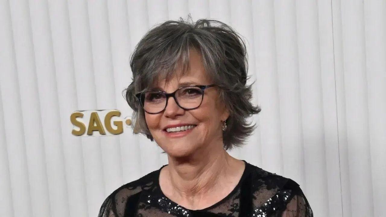 Image of Sally Field recalled Dolly Parton sticking up for Julia Roberts on the set of 'Steel Magnolias.'