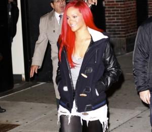 2010__11__Rihanna_Nov17_71a 300&#215;262.jpg