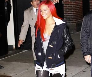 2010__11__Rihanna_Nov17_71a 300×262.jpg