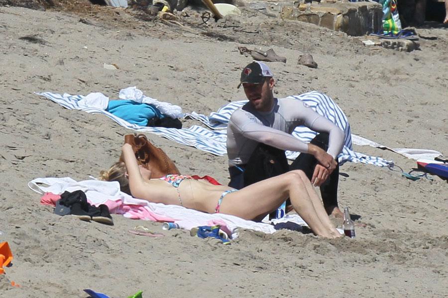 Chris martin kate hudson beach date 02