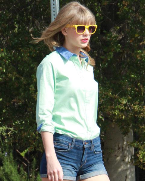 Ok_032013_news_taylor swift sunglasses gallery_ _2.jpg