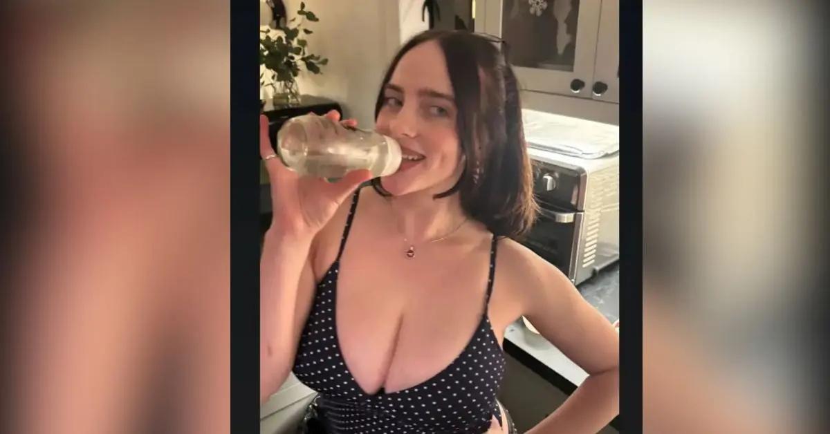 Photo of The singer wore the same top in a December 2025 photo.