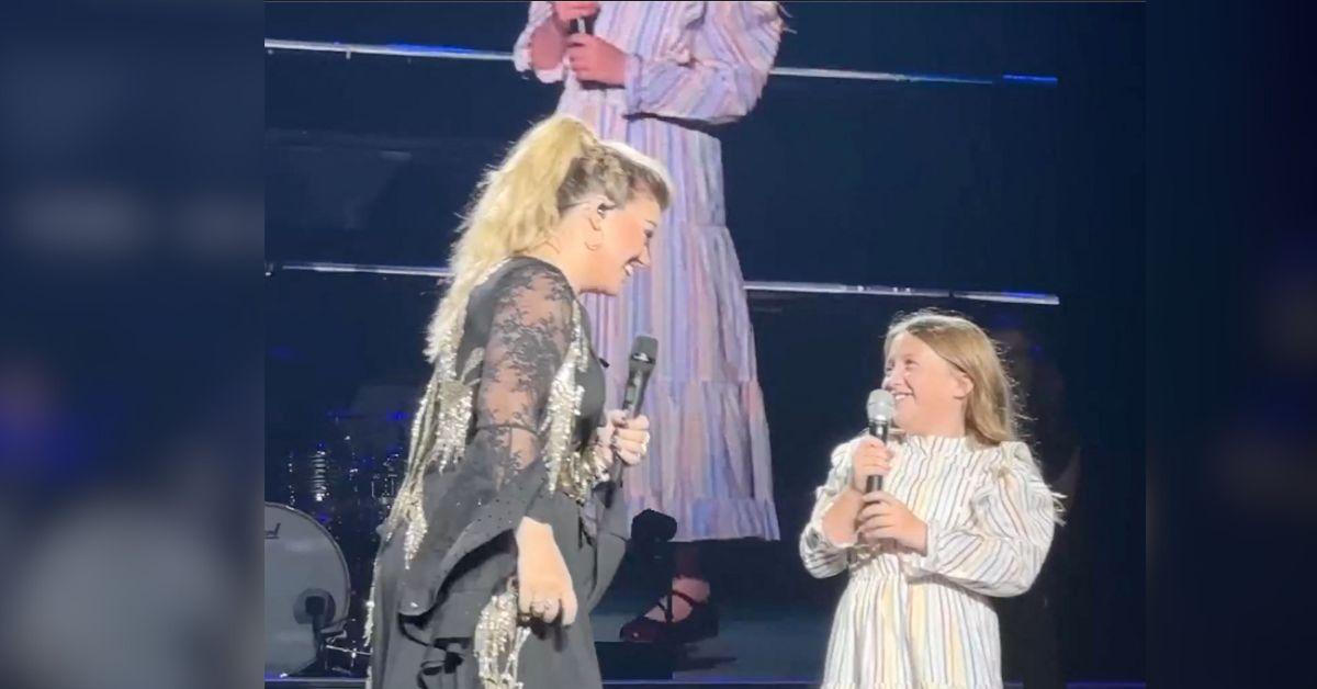 image of Kelly Clarkson shares two kids with her ex.