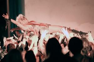 2010__11__kesha_010_wenn5565050 300×199.jpg