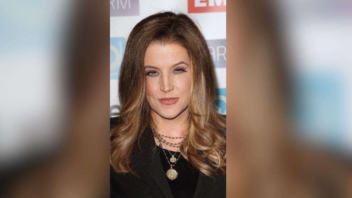 Image of Lisa Marie Presley filed for divorce from Michael Jackson.