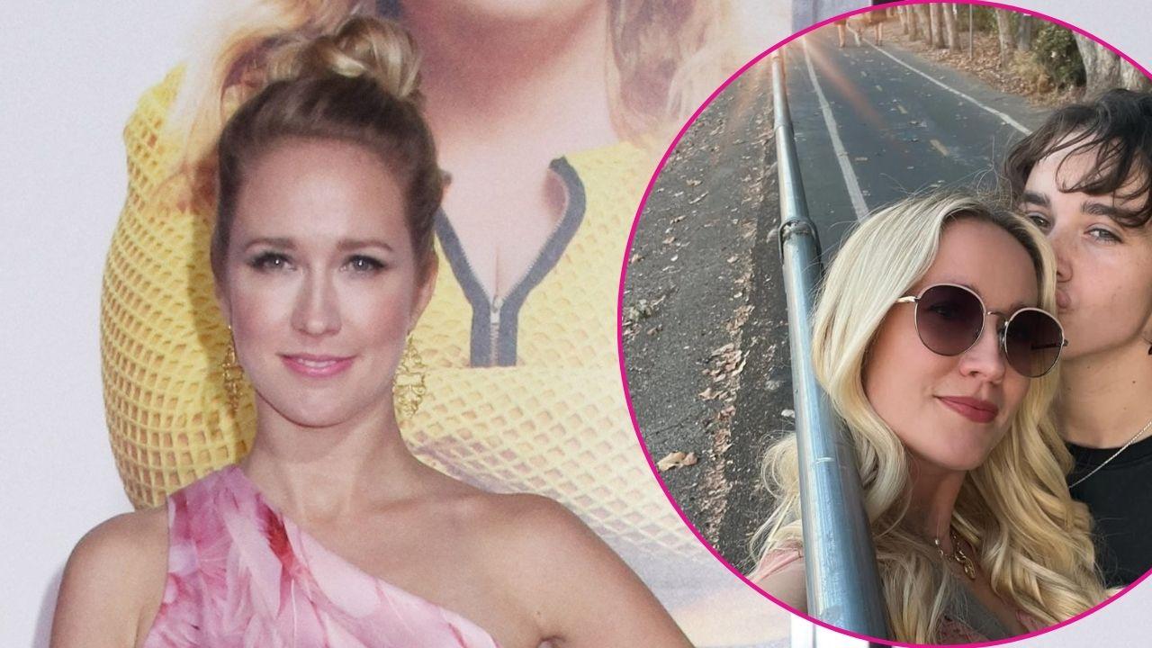 pic of Anna Camp, her girlfriend.