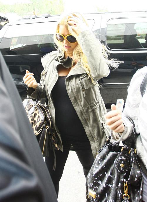 Jessica simpson10232011a_0_ _2.jpg