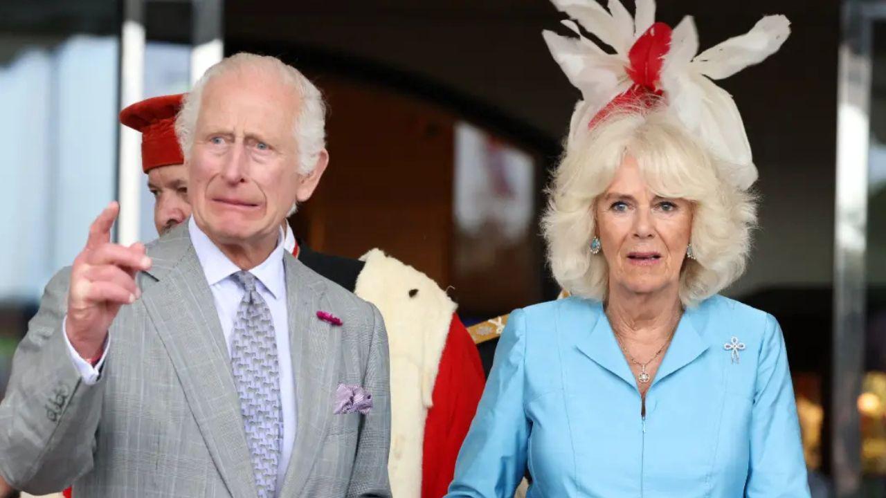 image of royal family