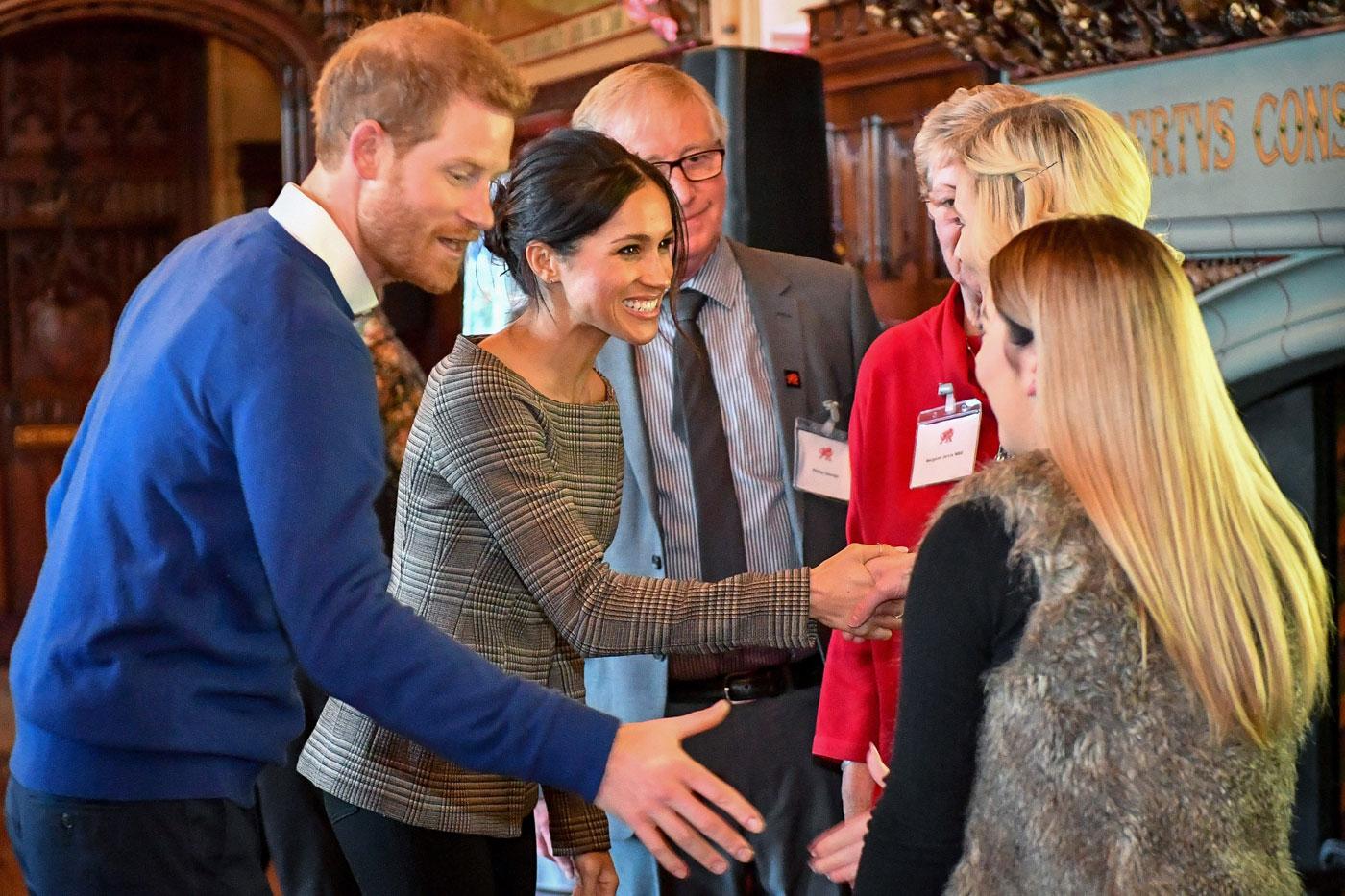 meghan markle prince harry wedding cake pics 05