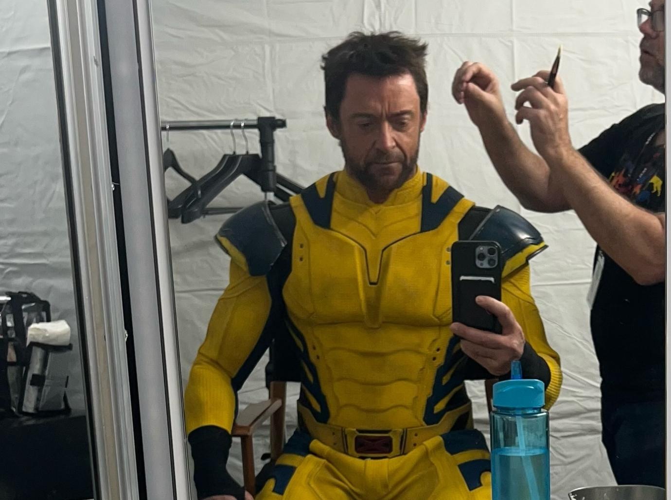 hugh jackman flaunts ripped body new selfie