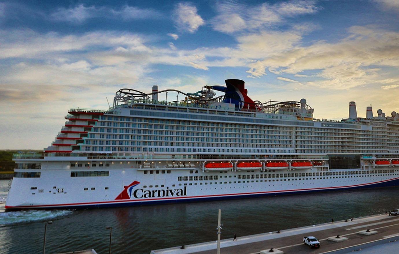 man missing jumped overboard carnival cruise ship