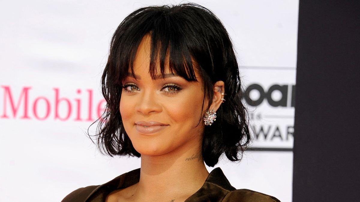 rihanna savage response bodyguard door snub
