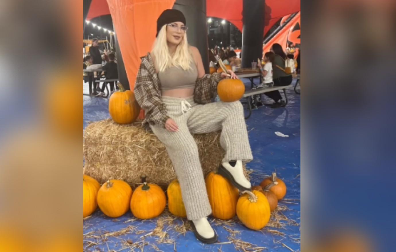 For Spooky Season, Gisele Bündchen Goes Pumpkin Shopping, Tom Brady Texts  Ron DeSantis