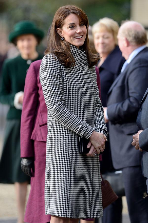 Prince William Catches Kate Middleton Flirting On The Phone – Find Out ...