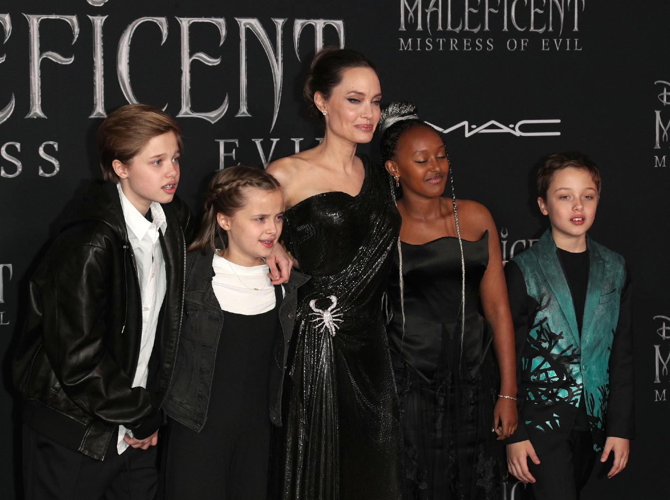 angelina jolies poses with kids gallery pic