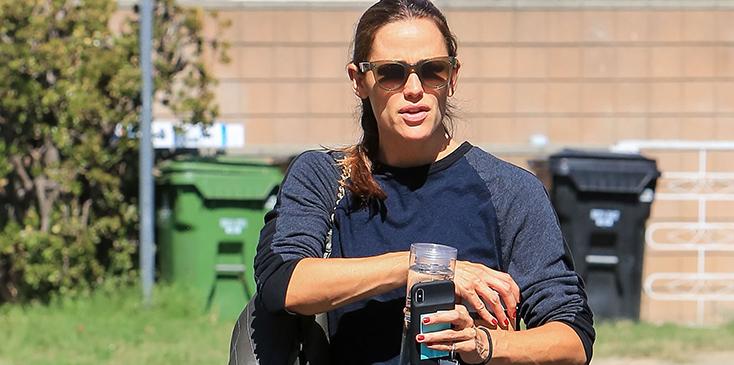 Jennifer garner out and about after talking about divorce ben affleck pics