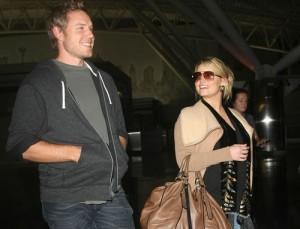 2010__10__Jessica_Simpson_Oct12_37a 300×229.jpg