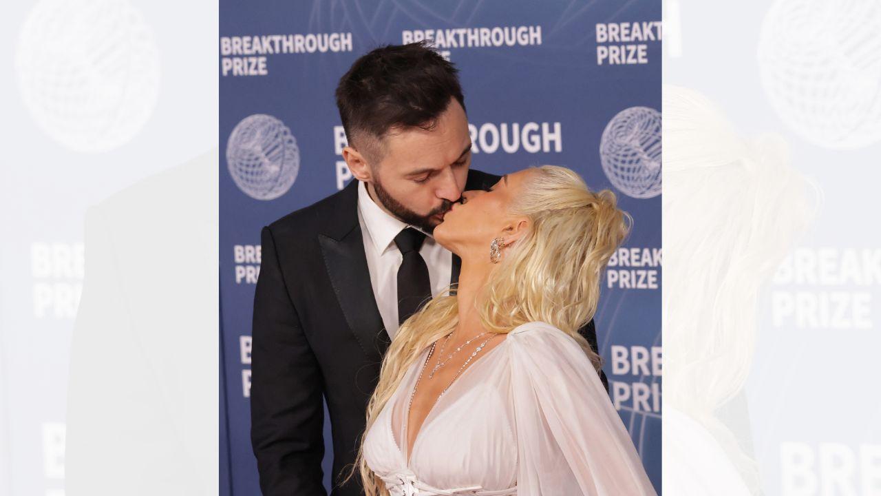 Image of Christina Aguilera's opted for an all-white ensemble for the outing.