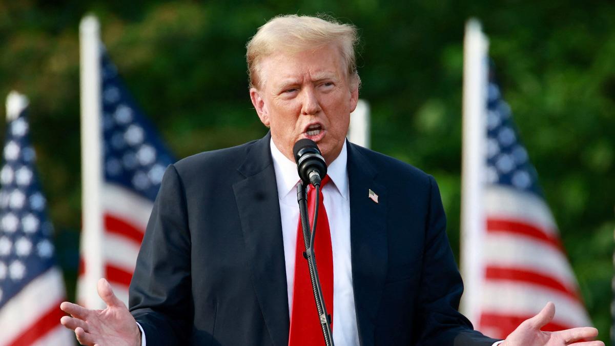 Image of Donald Trump compared his athleticism to that of a UFC fighter.