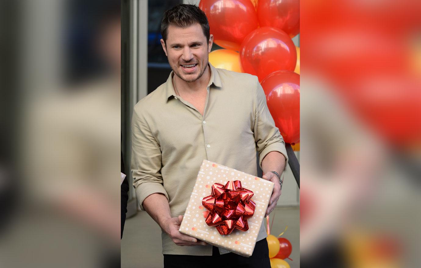 Nick Lachey At Masterpass by Mastercard &amp; 98 Degrees Brings Holiday Cheer to Red Cross Volunteers, New York, USA - 27 Nov 2017