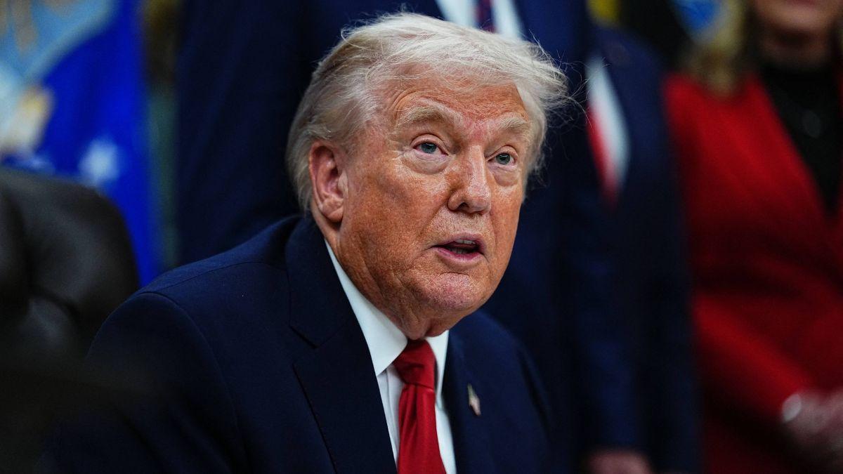 image of Donald Trump shared a humorous weight loss story during a Cabinet meeting.