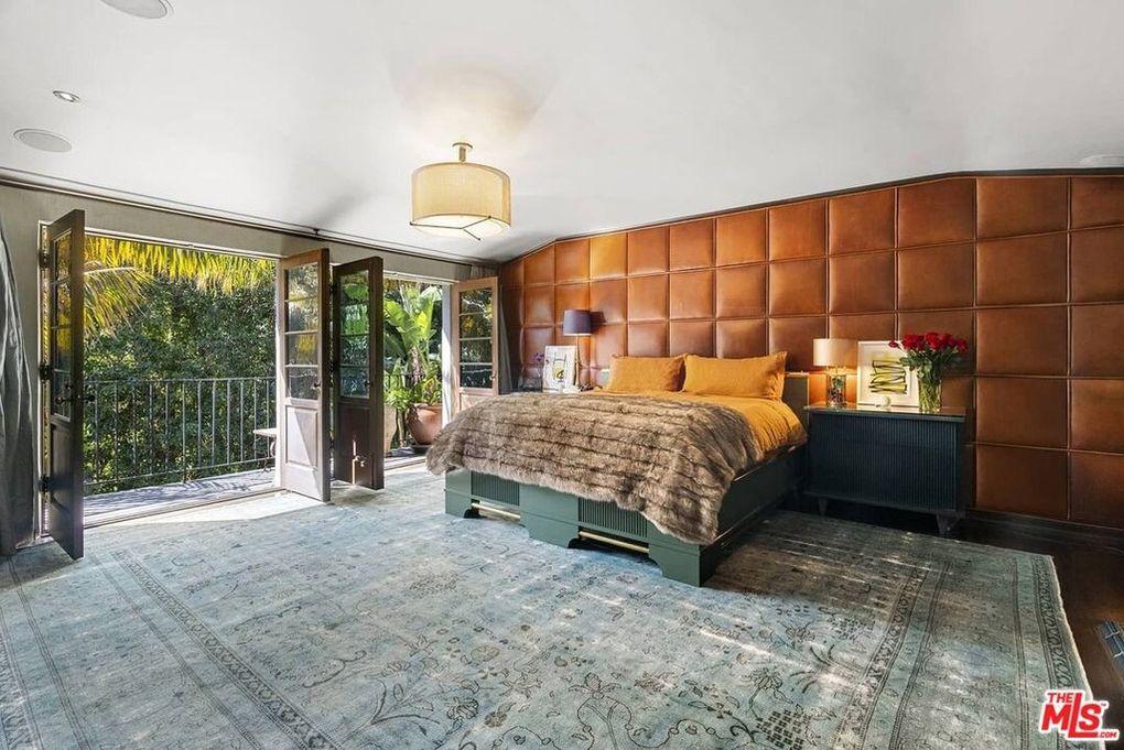 johnny galecki bedroom