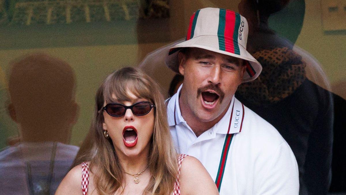 Image of audiences cheered as Taylor Swift sang the iconic bridge from her hit song 'Love Story.'