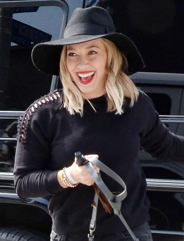 Joel madden texting hilary duff 05