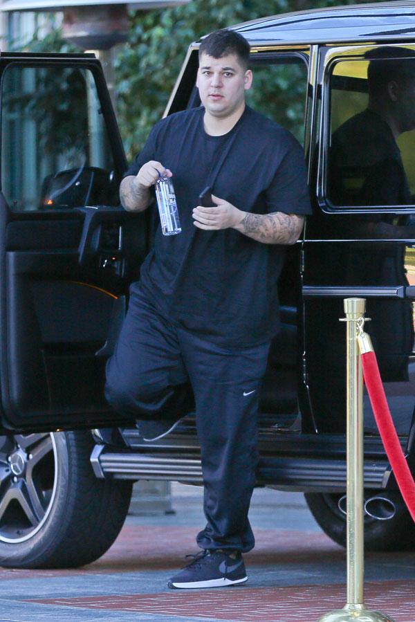 Rob Kardashian Posts Adorable Throwback Photo On Instagram After Hiatus From Site