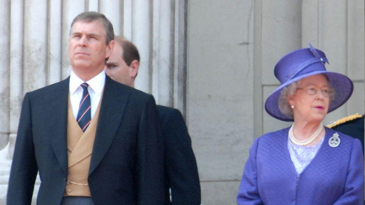 Image of Queen Elizabeth II banned cats from Wood Farm.