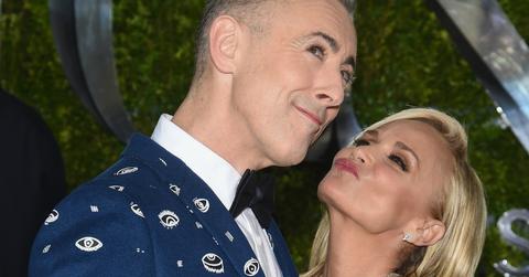 Kristin chenoweth alan cumming kiss hug tony awards 2015 red carpet