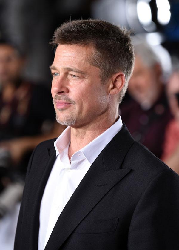 Brad pitt christmas alone angelina jolie divorce 01