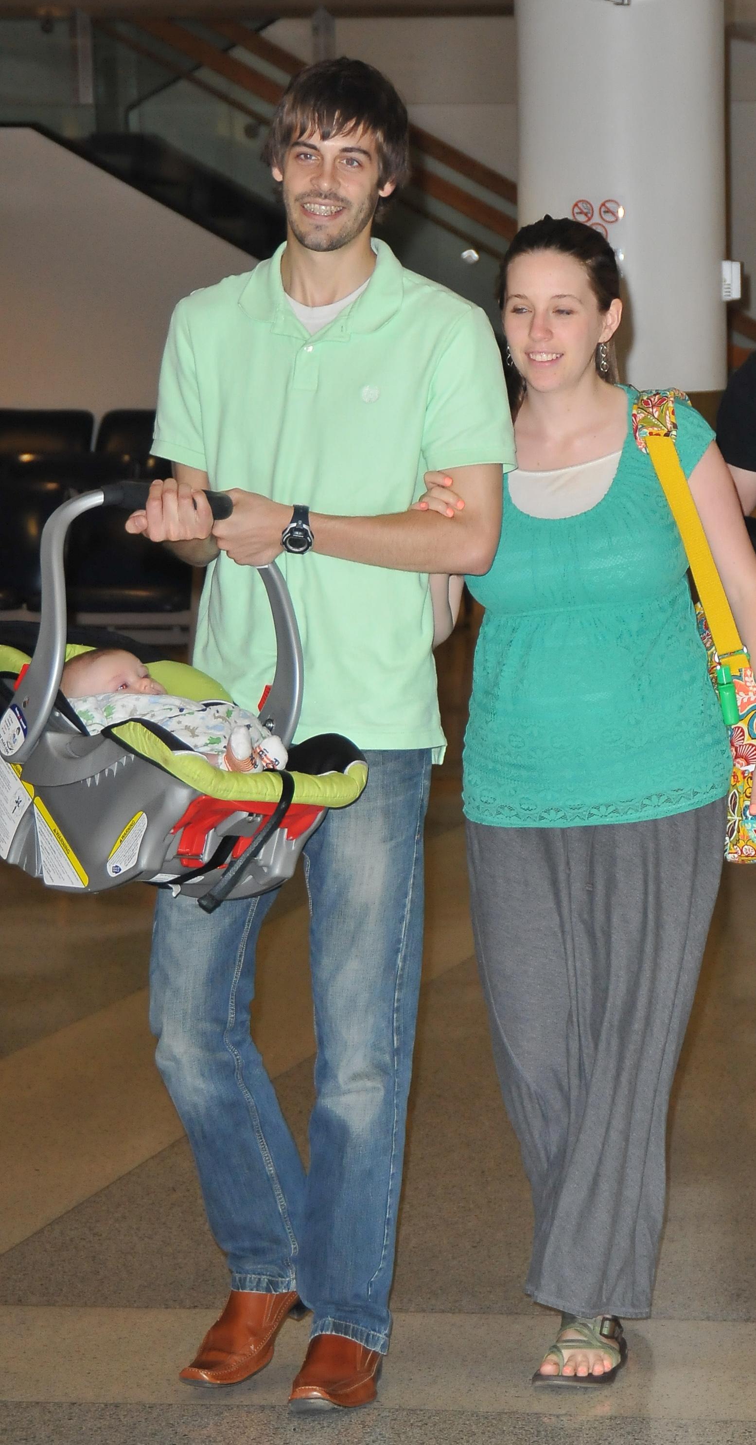 EXCLUSIVE: Jill and Jessa Duggar spotted Akron Airport with their husbands