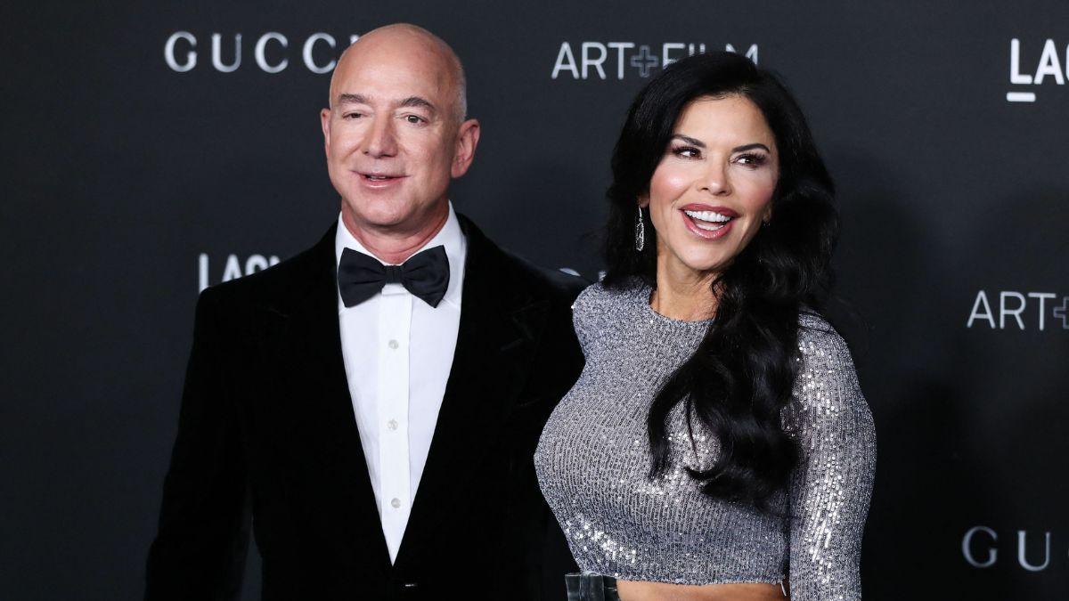 Image of Jeff Bezos and wife served as the event's official sponsors.