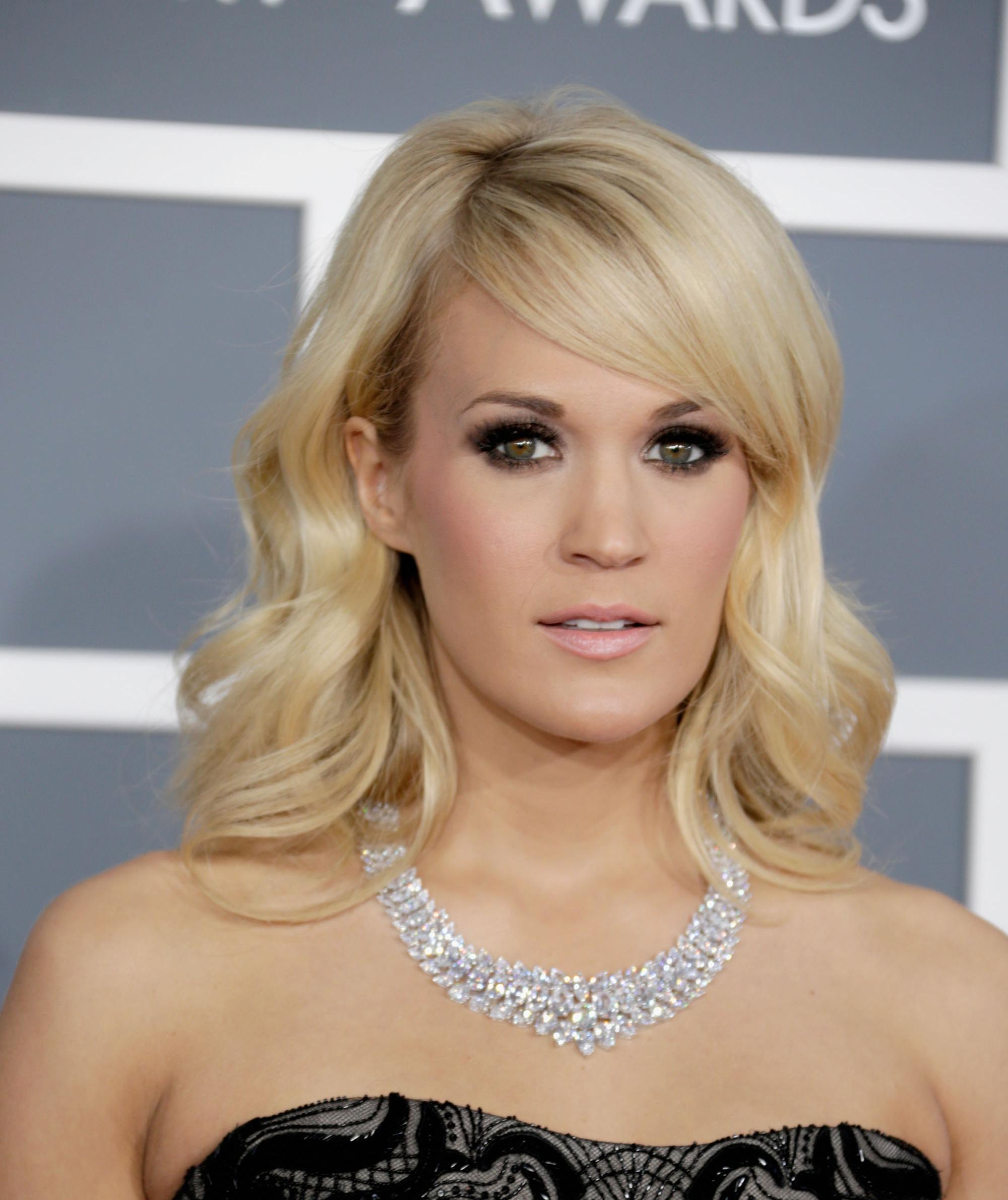 Ok_21013_carrie_underwood_grammys_ _1.jpg