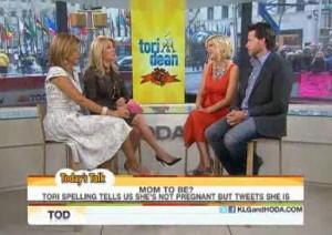 2011__04__Hoda_Kotb_Kathie_Lee_Gifford_April12newsnea 300×212.jpg