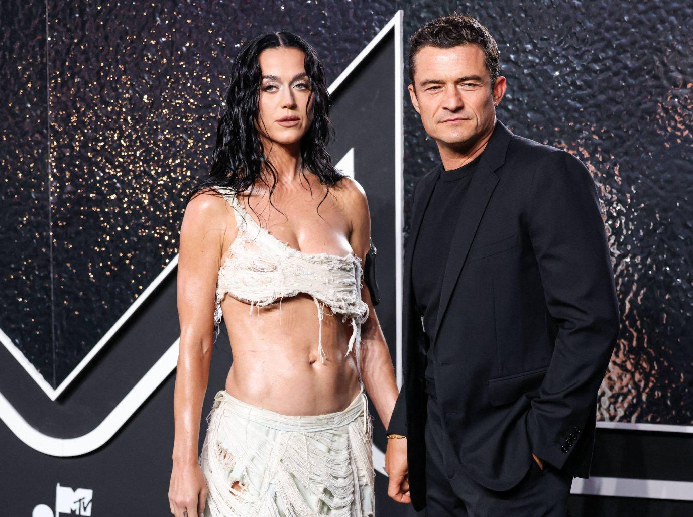 katy perry flaunts figure thirst traps trip orlando bloom daughter daisy photos