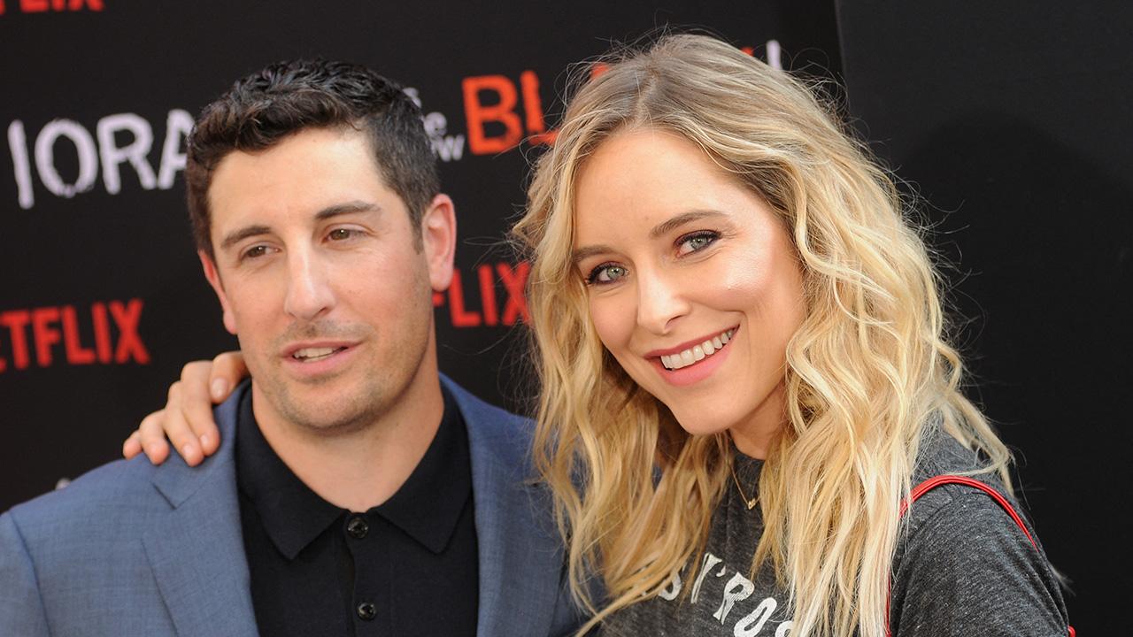 Photo of Jenny Mollen and Jason Biggs tied the knot in April 2008.