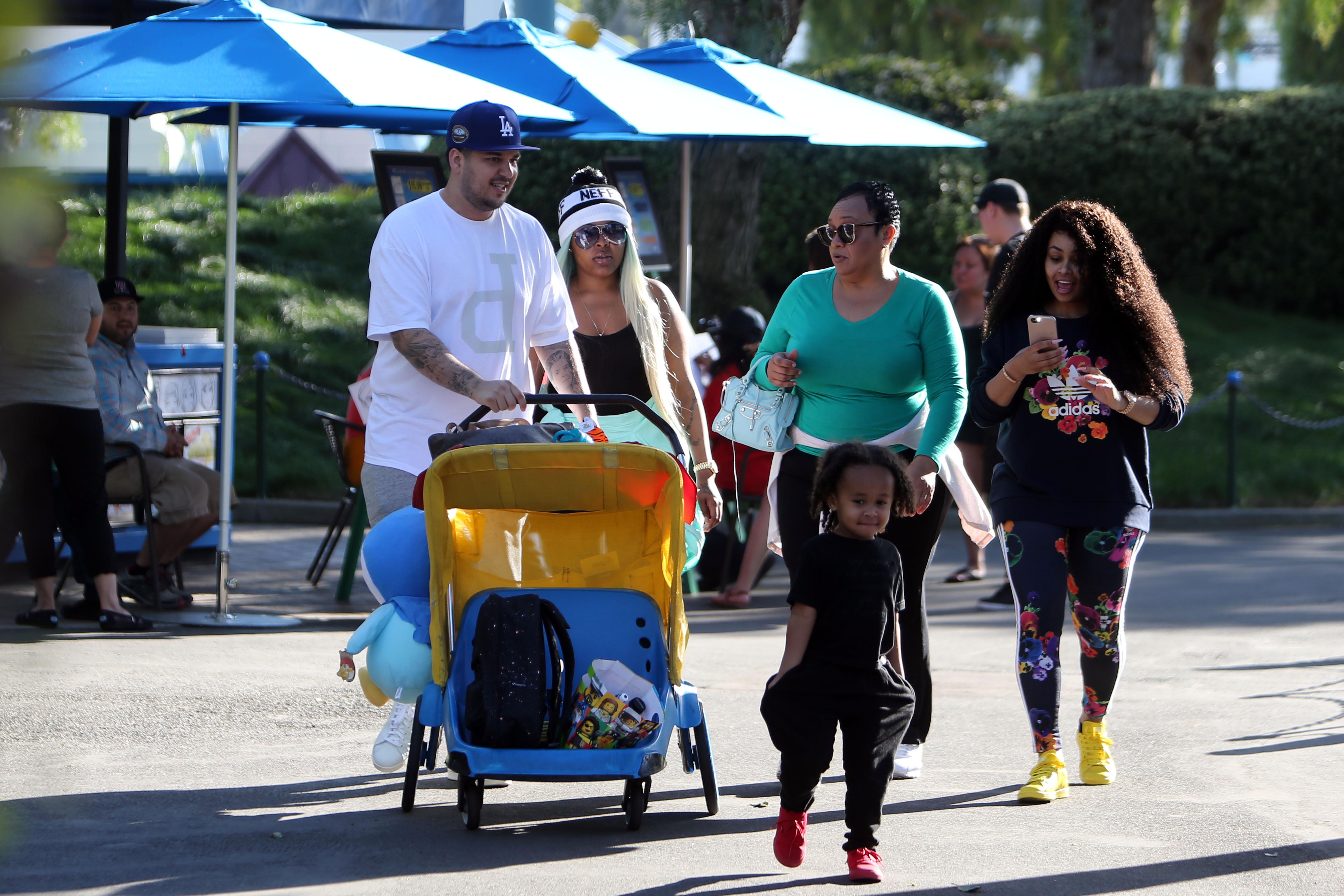 Rob kardashian blac chyna babysitting photos