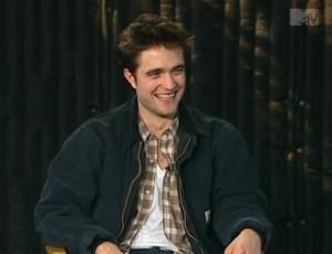 2011__03__Robert_Pattinson_MTV_March21newsnea 300×230.jpg