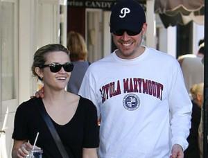 2010__12__Reese_Witherspoon_Jim_Toth_Dec28news 300×228.jpg