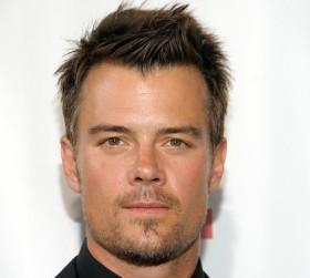 2010__07__josh_duhamel_july23b 280×300.jpg